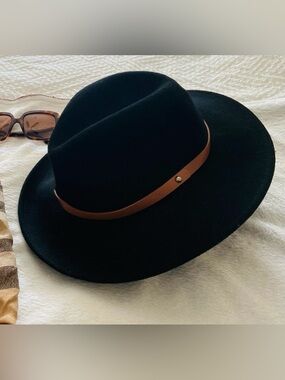 Forever 21 Black Wide Brim 100% Wool Fedora Hat